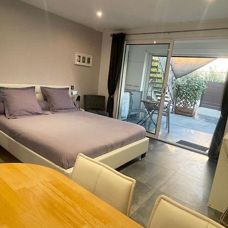 Plage A 400 M Studio Tout Confort Terrasse Clim Parking Hyeres Ngoại thất bức ảnh