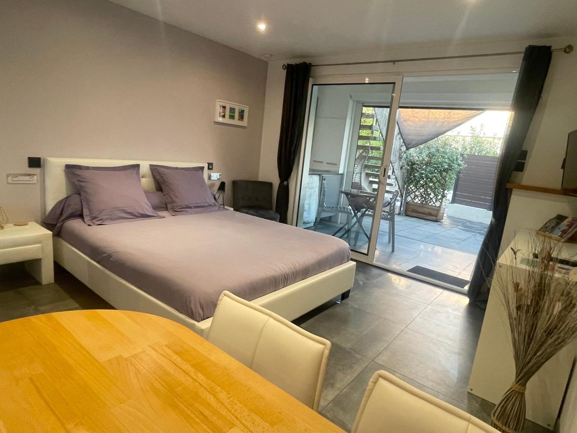 Plage A 400 M Studio Tout Confort Terrasse Clim Parking Hyeres Ngoại thất bức ảnh
