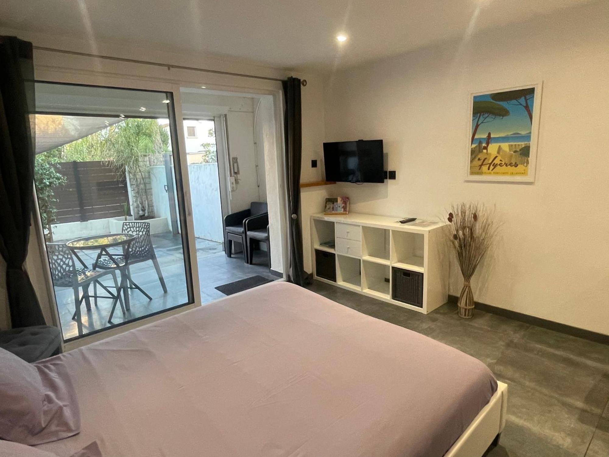 Plage A 400 M Studio Tout Confort Terrasse Clim Parking Hyeres Ngoại thất bức ảnh