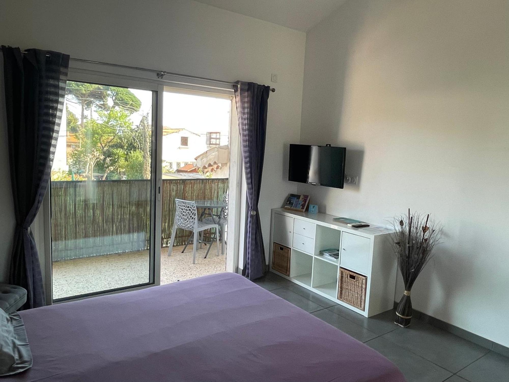 Plage A 400 M Studio Tout Confort Terrasse Clim Parking Hyeres Ngoại thất bức ảnh