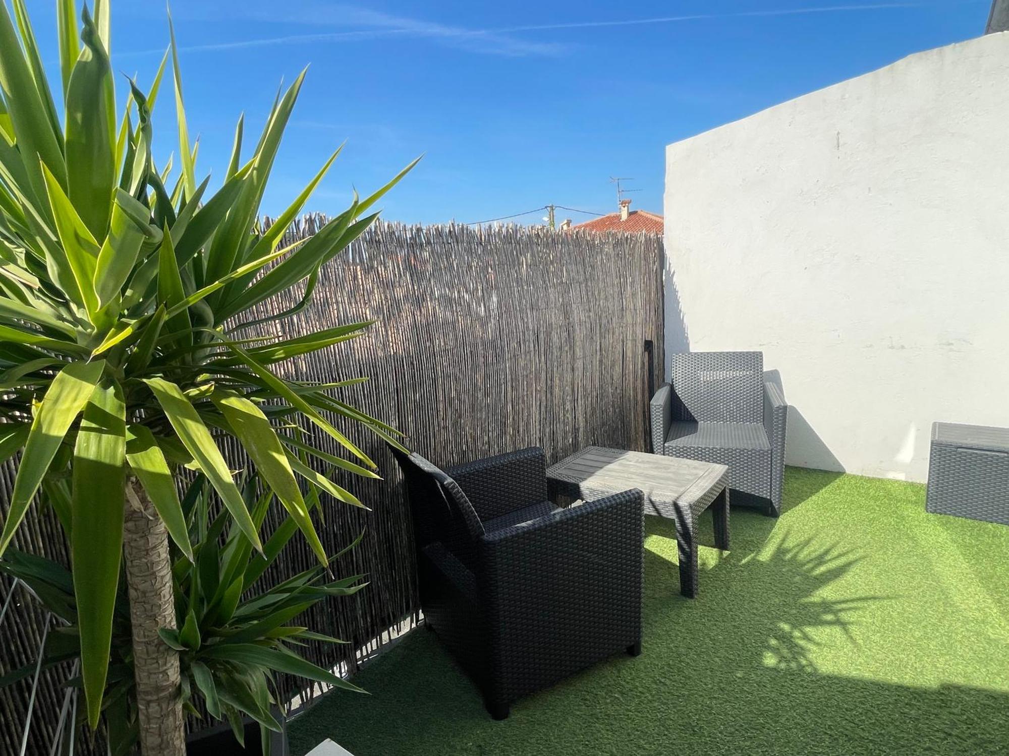 Plage A 400 M Studio Tout Confort Terrasse Clim Parking Hyeres Ngoại thất bức ảnh